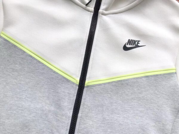 Nike Tech Gris, Blanco y Neón - Imagen 3