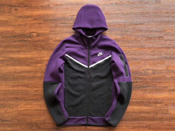 Nike Tech Negro y Morado