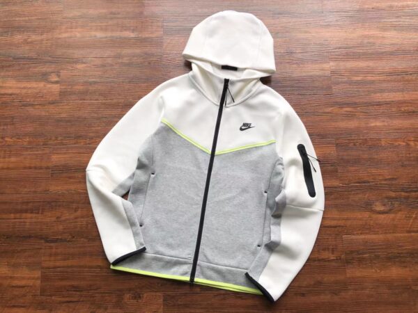 Nike Tech Gris, Blanco y Neón