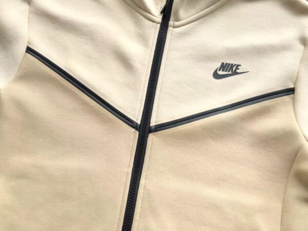 Nike Tech Beige - Imagen 4