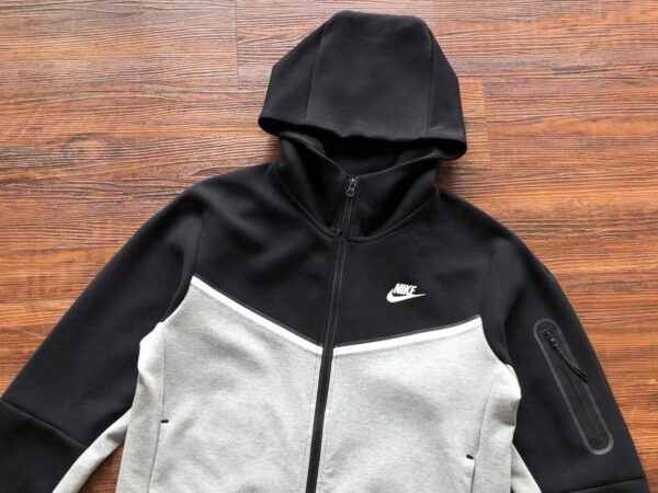 Nike Tech Negro y Gris - Imagen 2