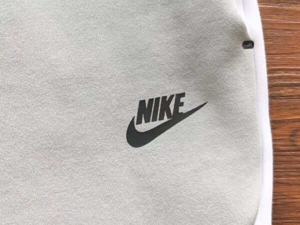 Nike Tech Gris y Blanco - Imagen 10